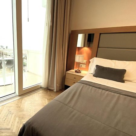 Hotel Abner'S Риччоне Экстерьер фото